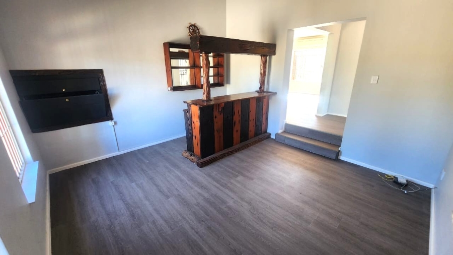 3 Bedroom Property for Sale in Bergzicht Western Cape